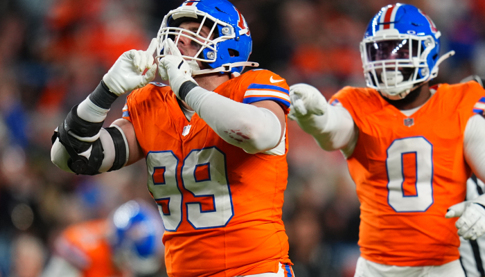 Broncos Defeat Raiders 10–7