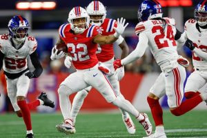 Patriots Dominate Giants, Extend Win Streak to 10